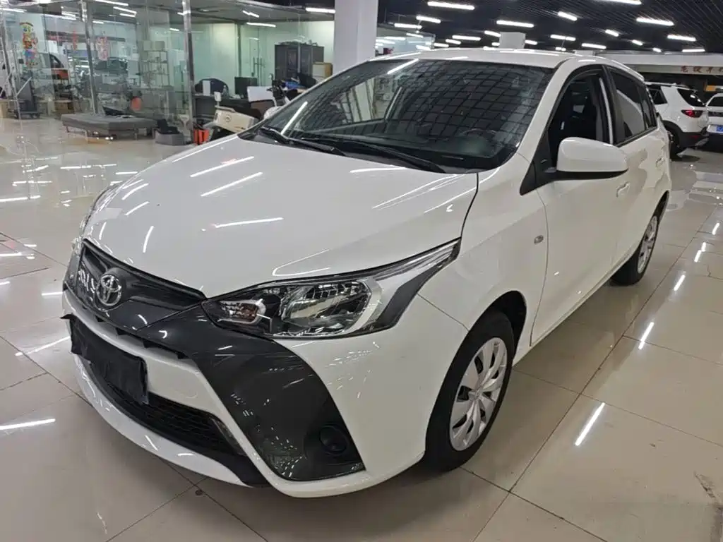Toyota Yaris L — фото 2