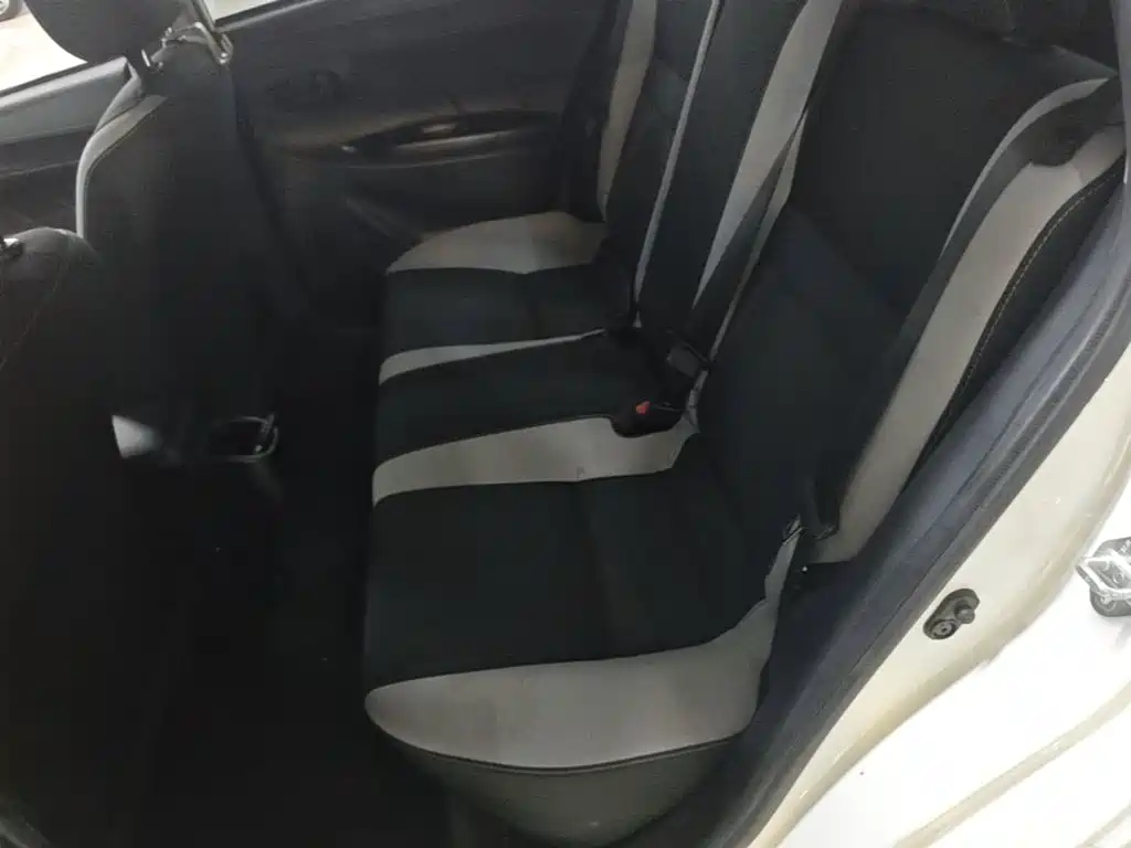 Toyota Yaris L — фото 17