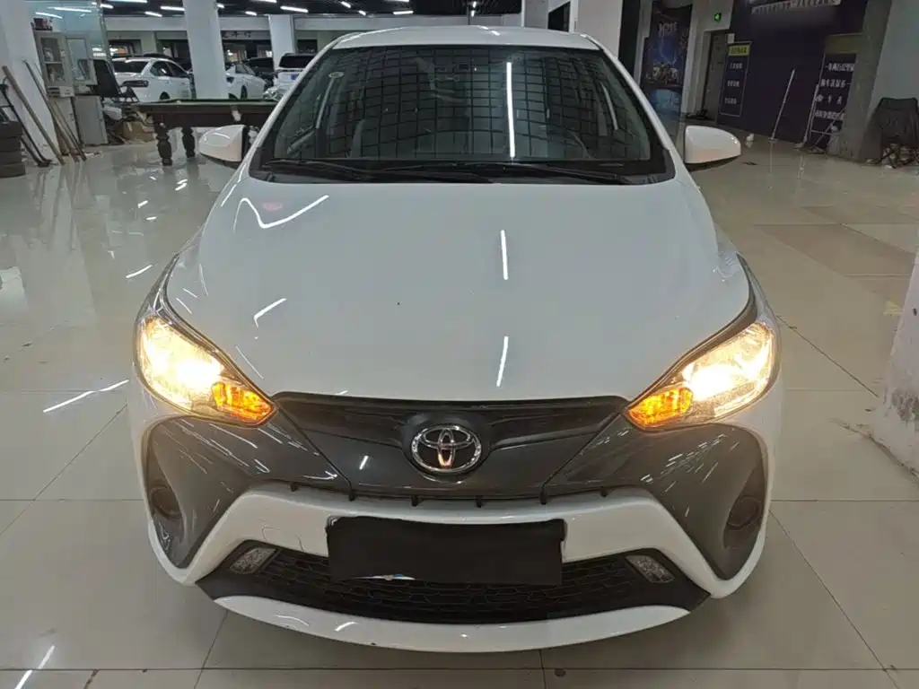 Toyota Yaris L — фото 3