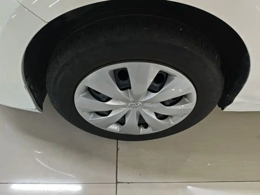 Toyota Yaris L — фото 23