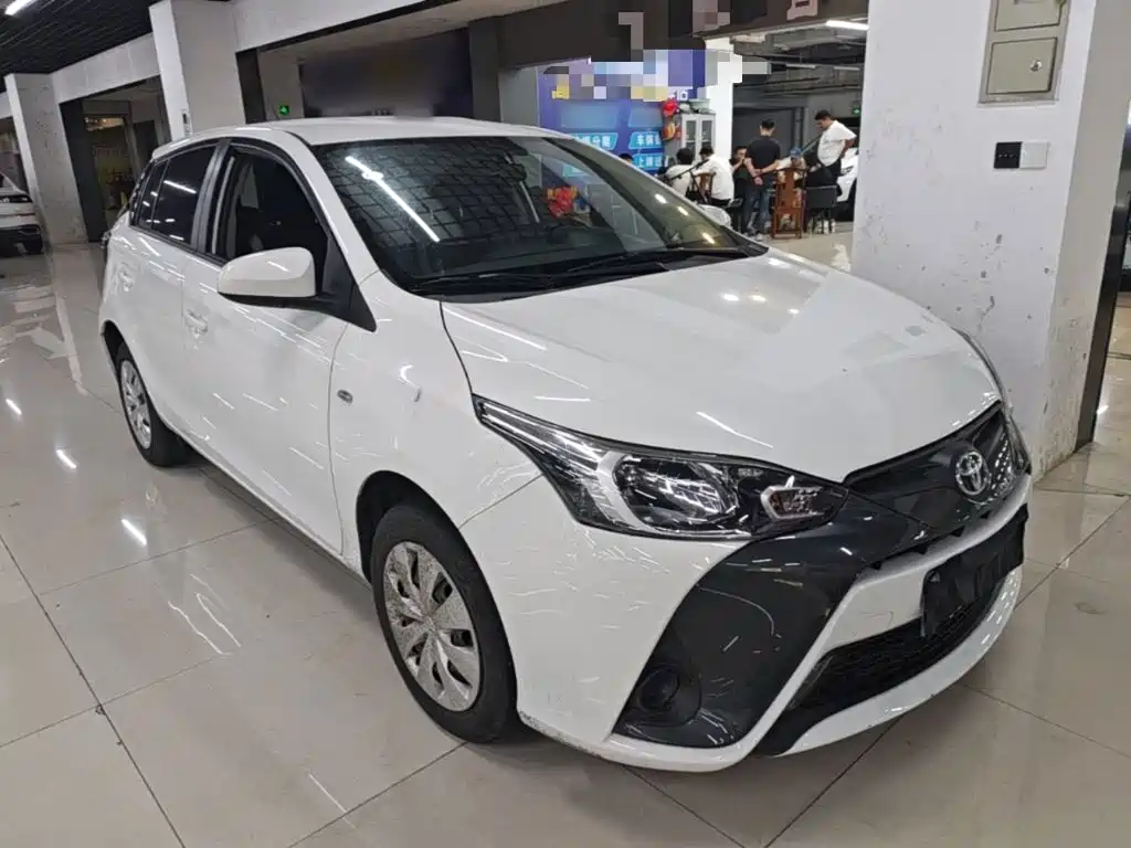 Toyota Yaris L — фото 4