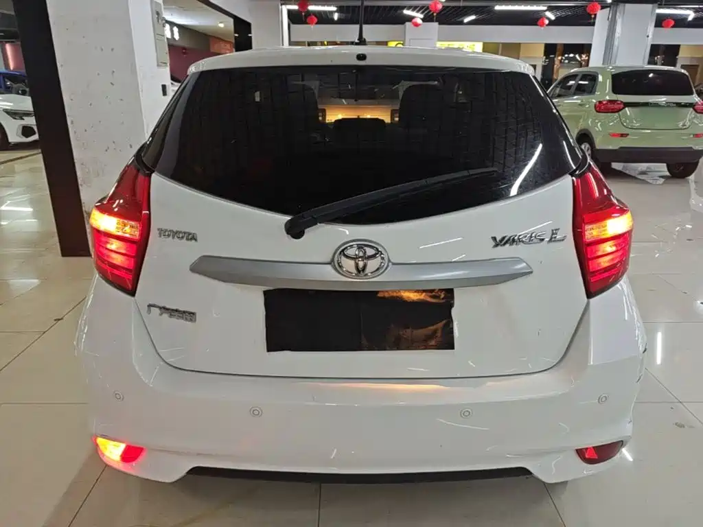 Toyota Yaris L — фото 6