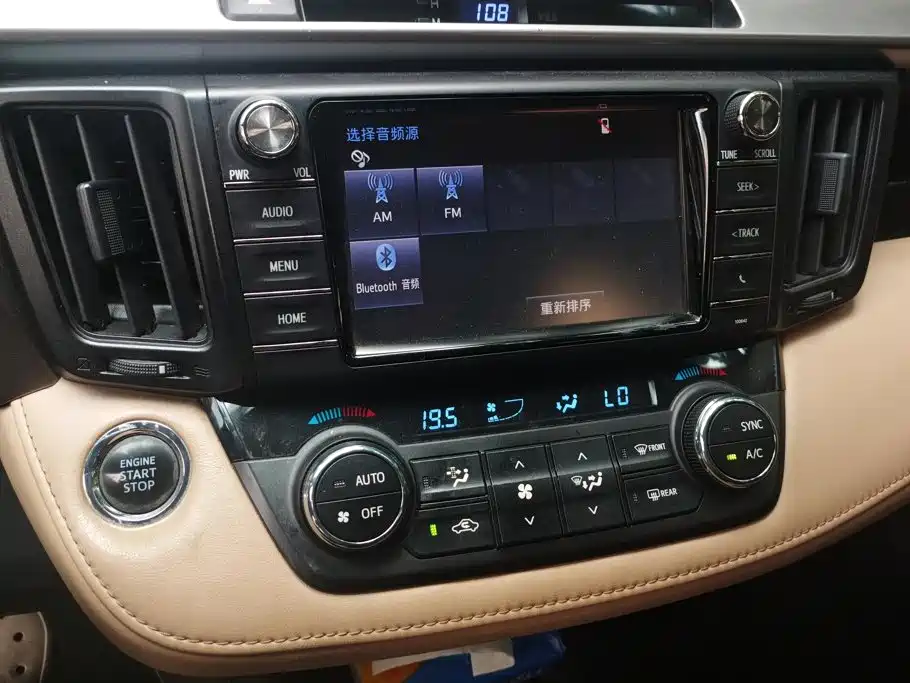 Toyota RAV4 — фото 13