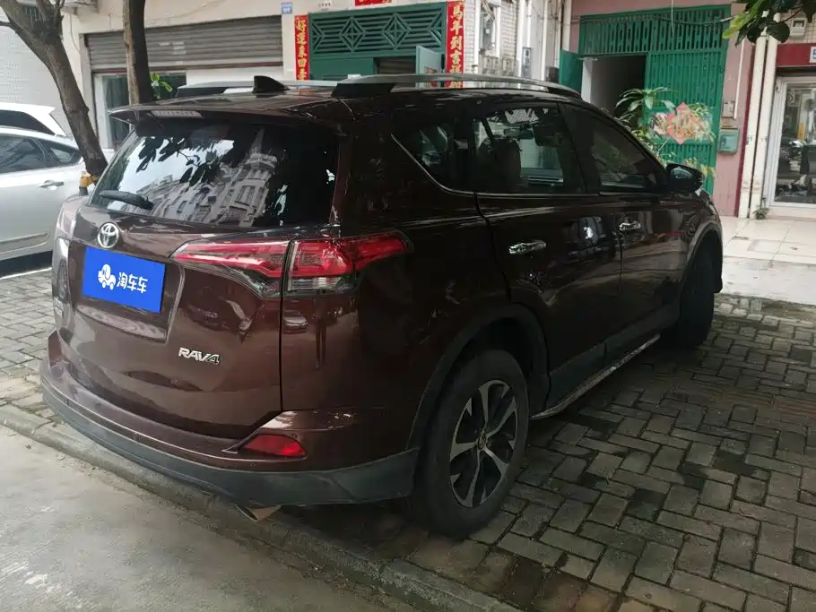 Toyota RAV4 — фото 3