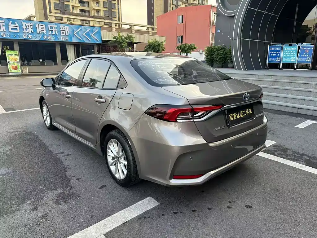 Toyota Corolla — фото 5