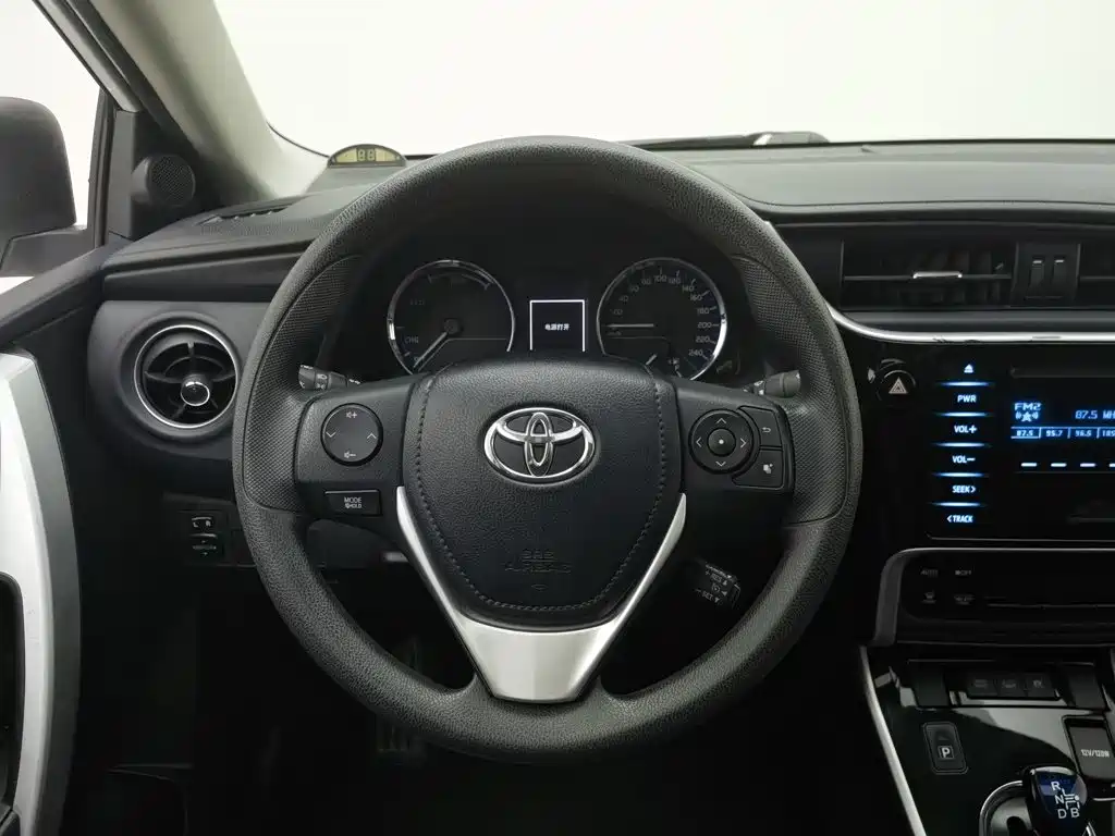 Toyota Corolla Hybrid — фото 11