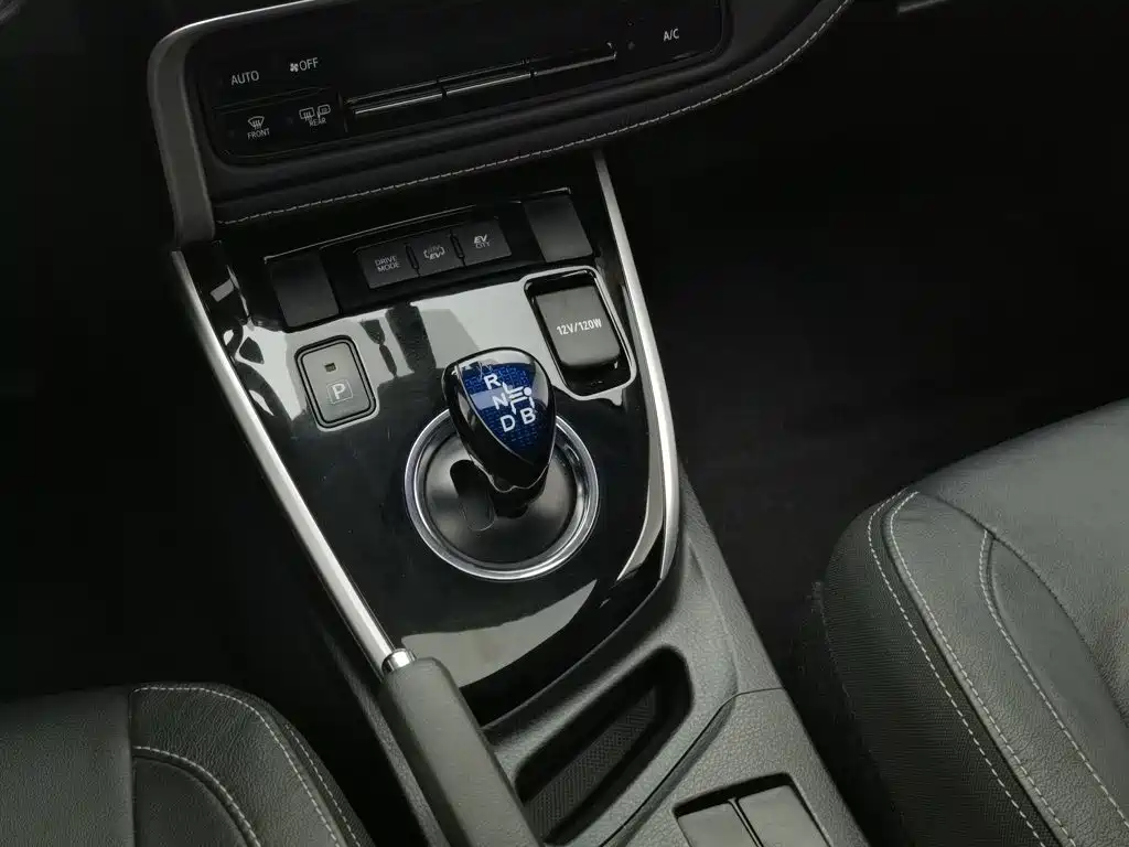 Toyota Corolla Hybrid — фото 13