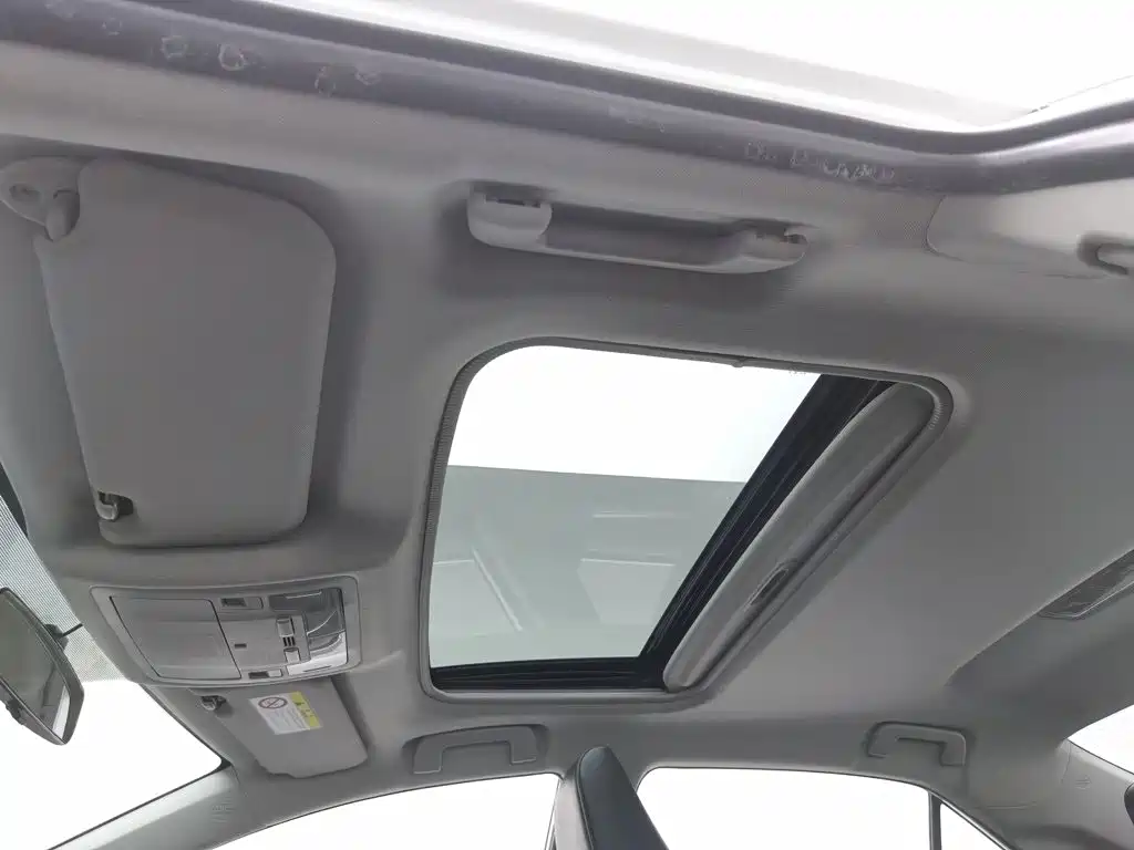 Toyota Corolla Hybrid — фото 14