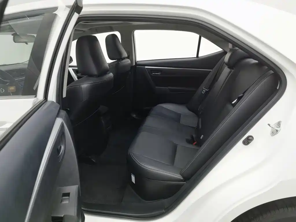 Toyota Corolla Hybrid — фото 15