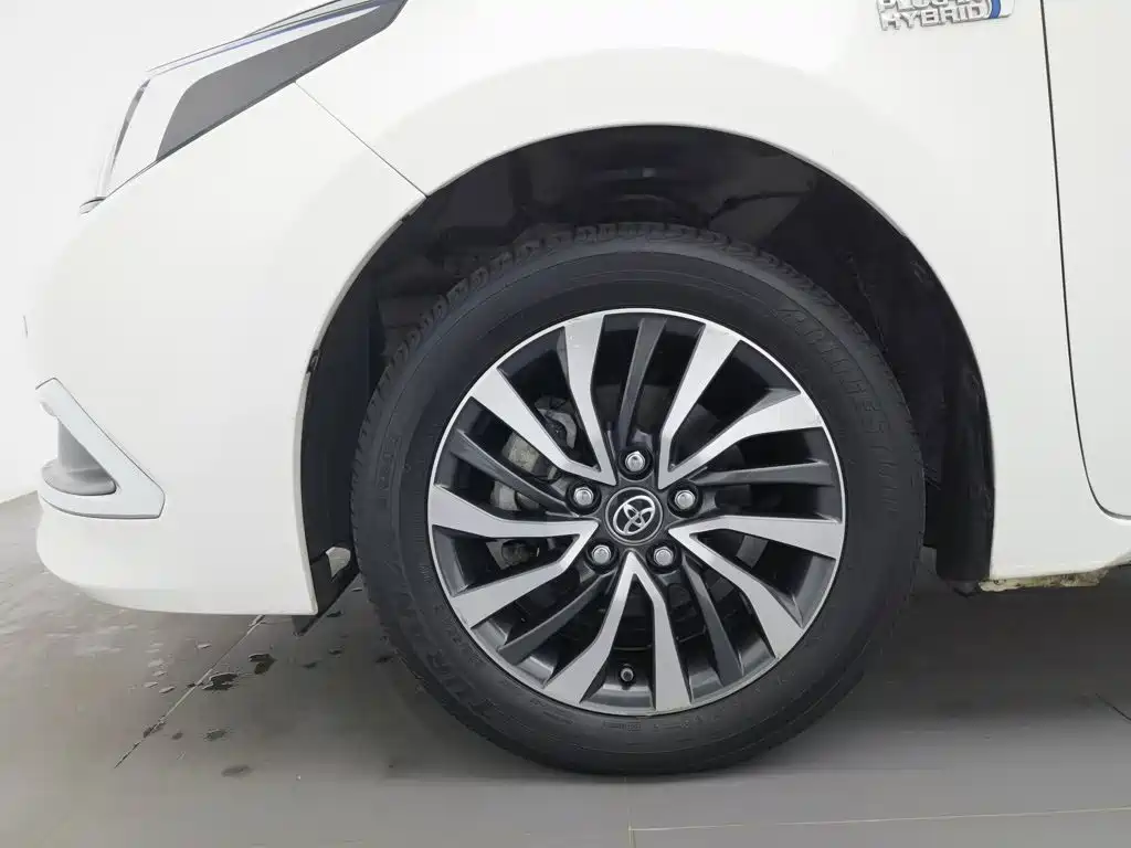 Toyota Corolla Hybrid — фото 17