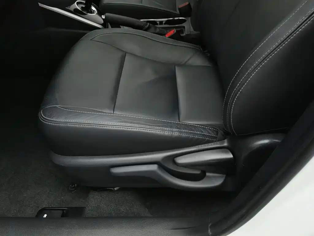 Toyota Corolla Hybrid — фото 20