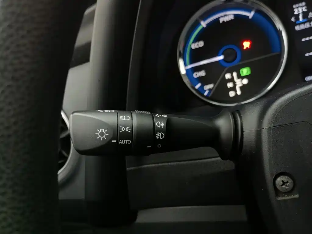 Toyota Corolla Hybrid — фото 21