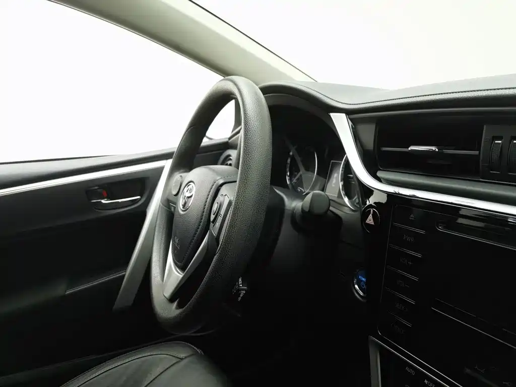 Toyota Corolla Hybrid — фото 22