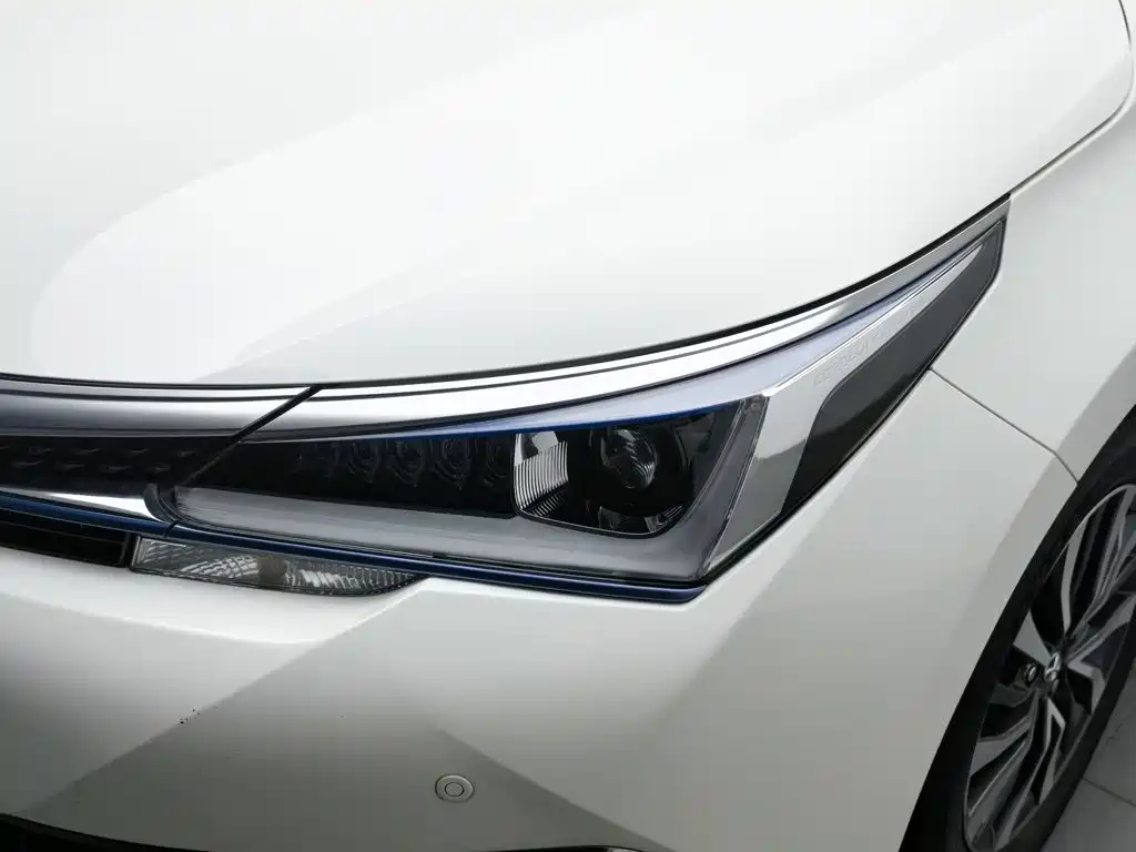 Toyota Corolla Hybrid — фото 7
