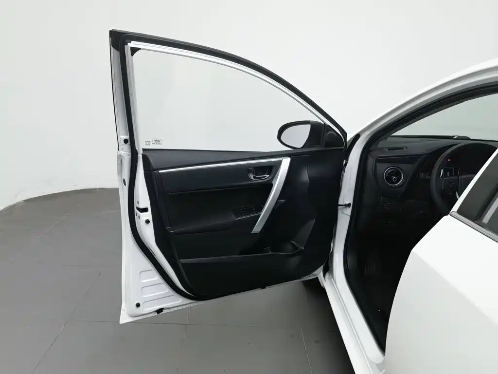 Toyota Corolla Hybrid — фото 8