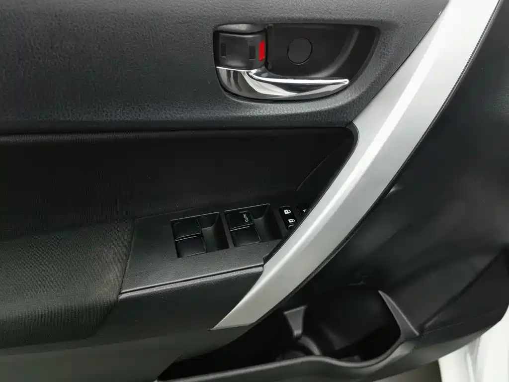 Toyota Corolla Hybrid — фото 9