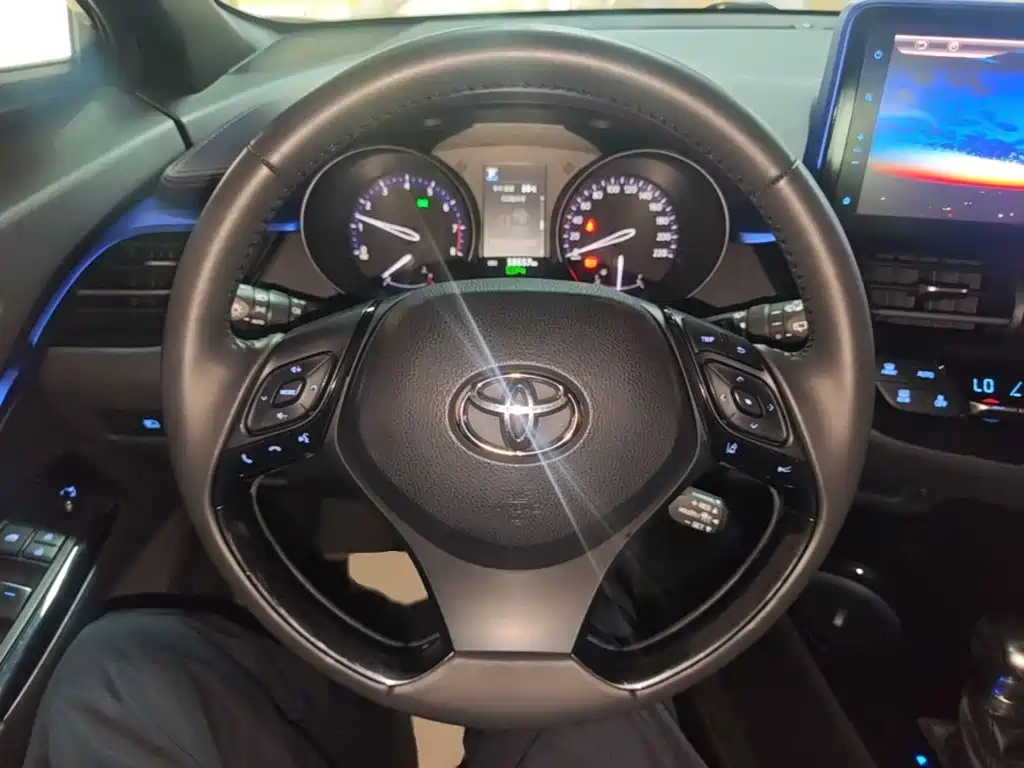Toyota C-HR — фото 11