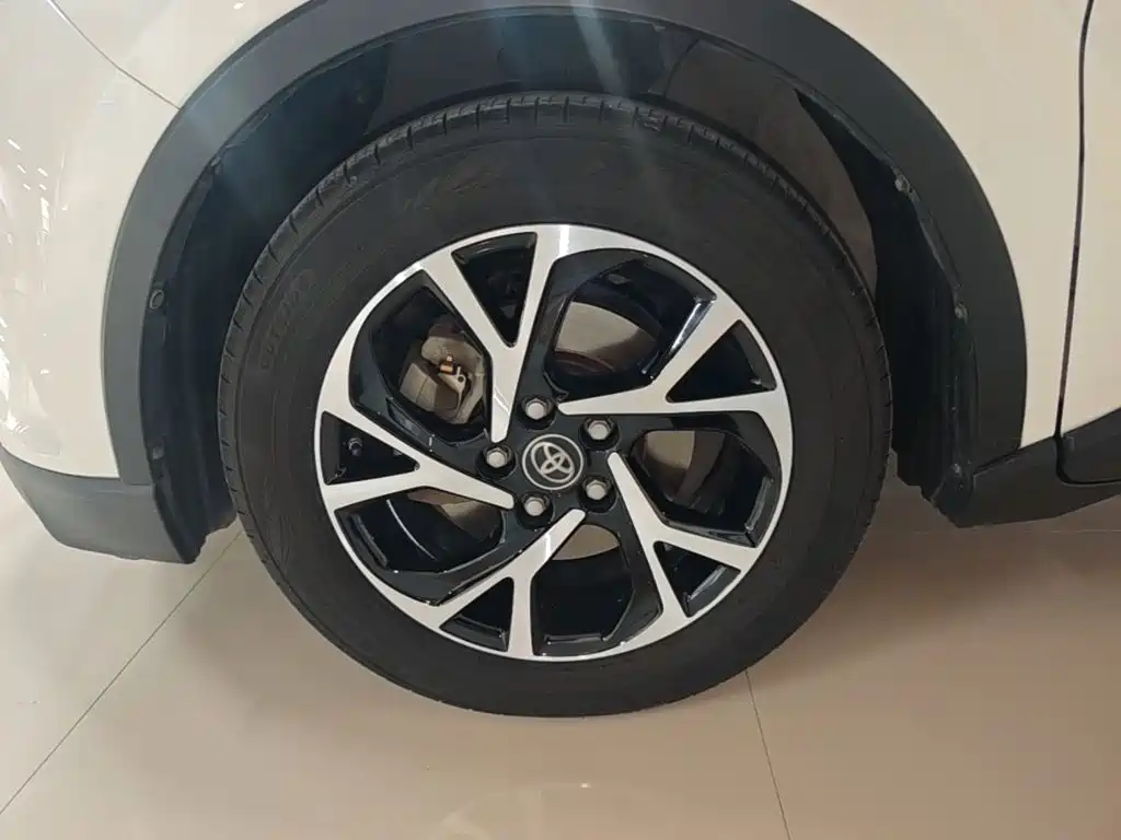 Toyota C-HR — фото 23