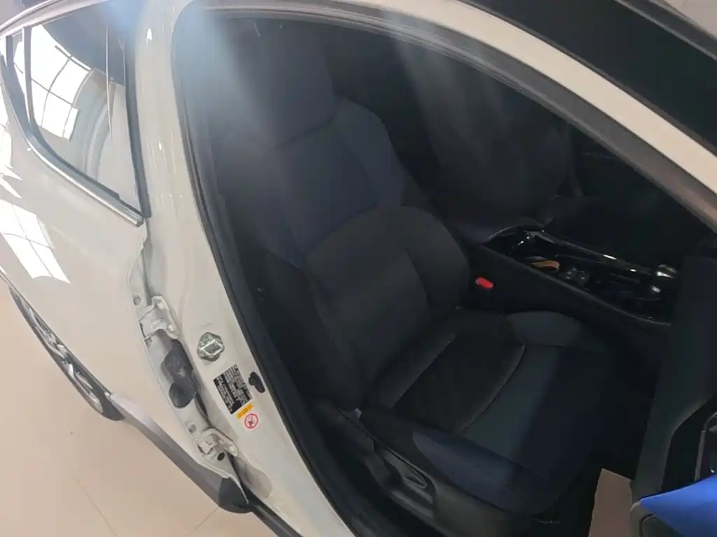 Toyota C-HR — фото 25