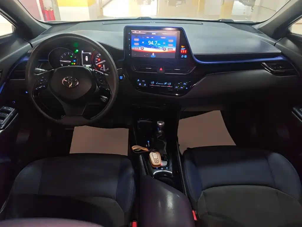 Toyota C-HR — фото 10