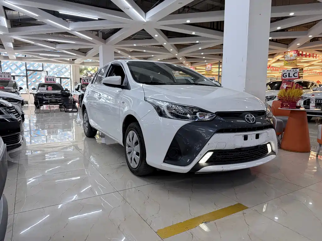 Toyota Yaris L — фото 3