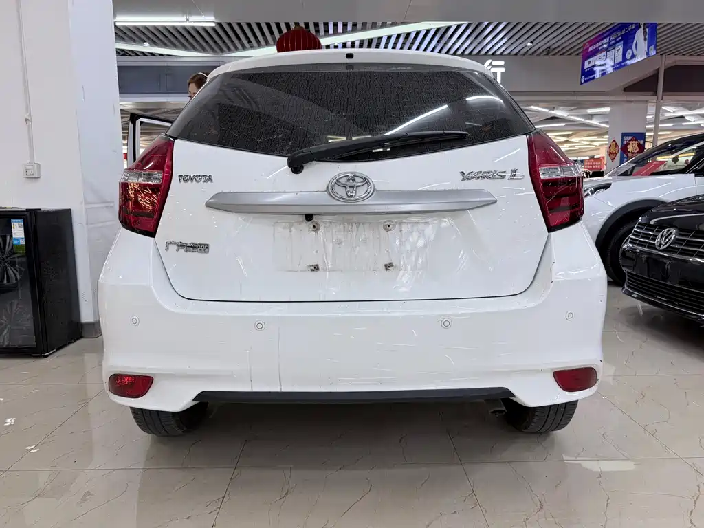 Toyota Yaris L — фото 4