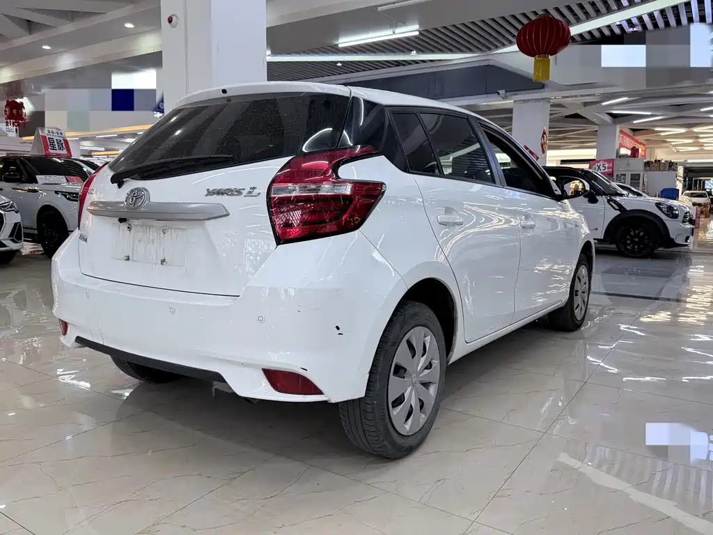 Toyota Yaris L — фото 5