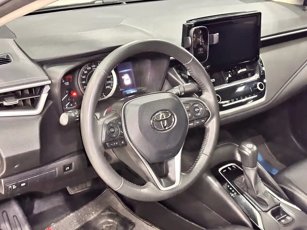 Toyota Corolla — фото 4