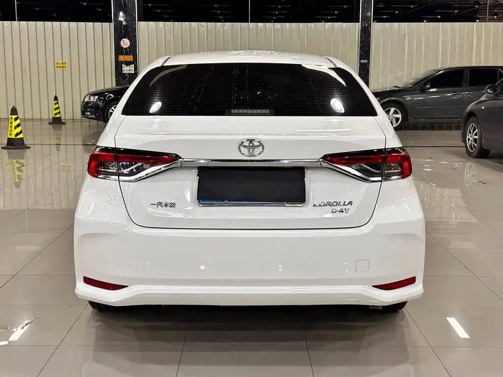 Toyota Corolla — фото 10