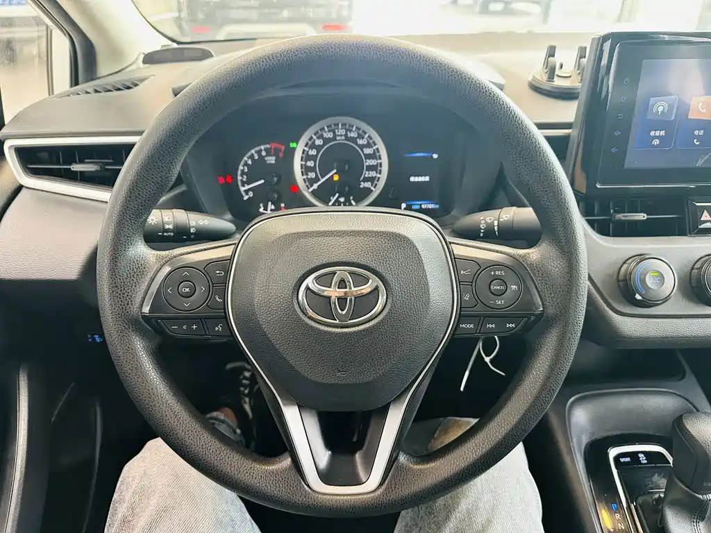 Toyota Corolla — фото 9