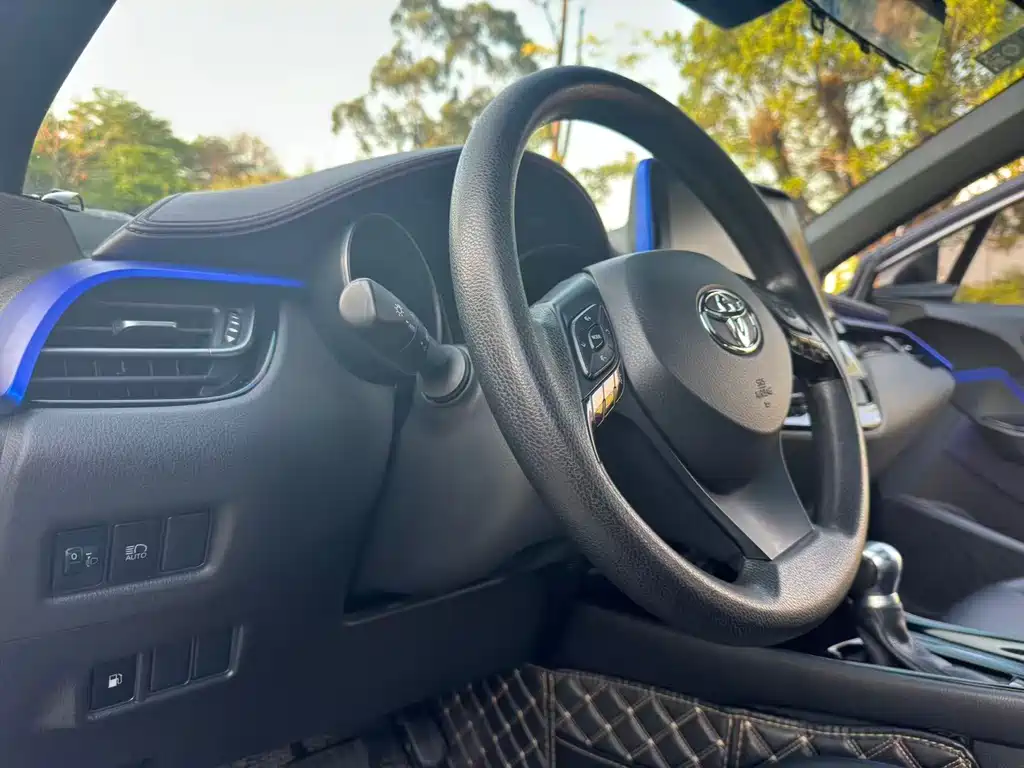 Toyota C-HR — фото 5