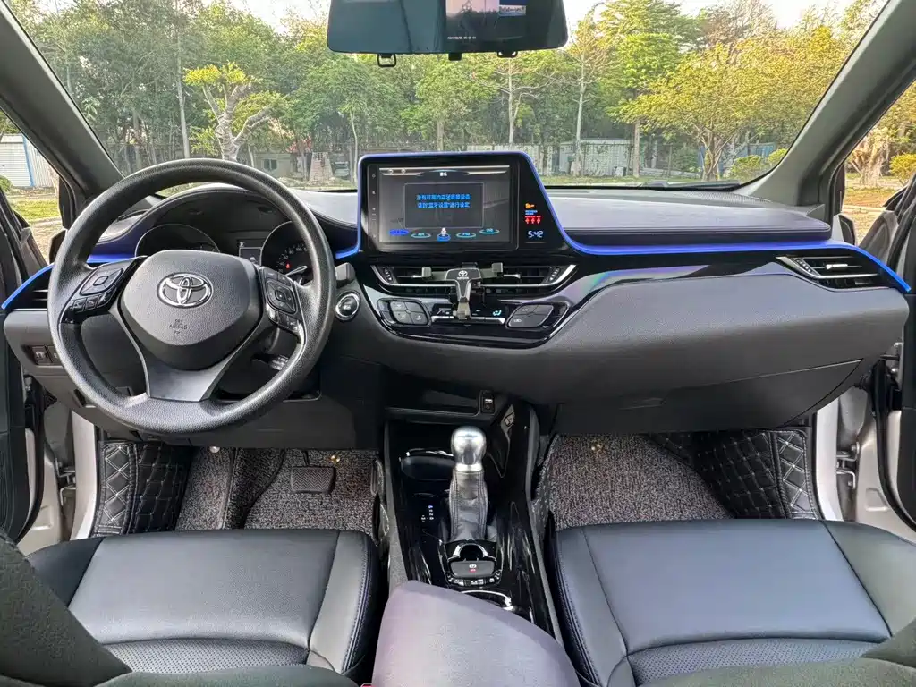 Toyota C-HR — фото 9