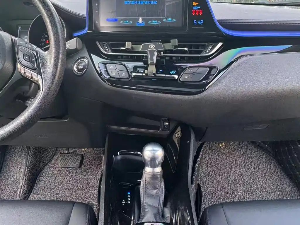 Toyota C-HR — фото 10