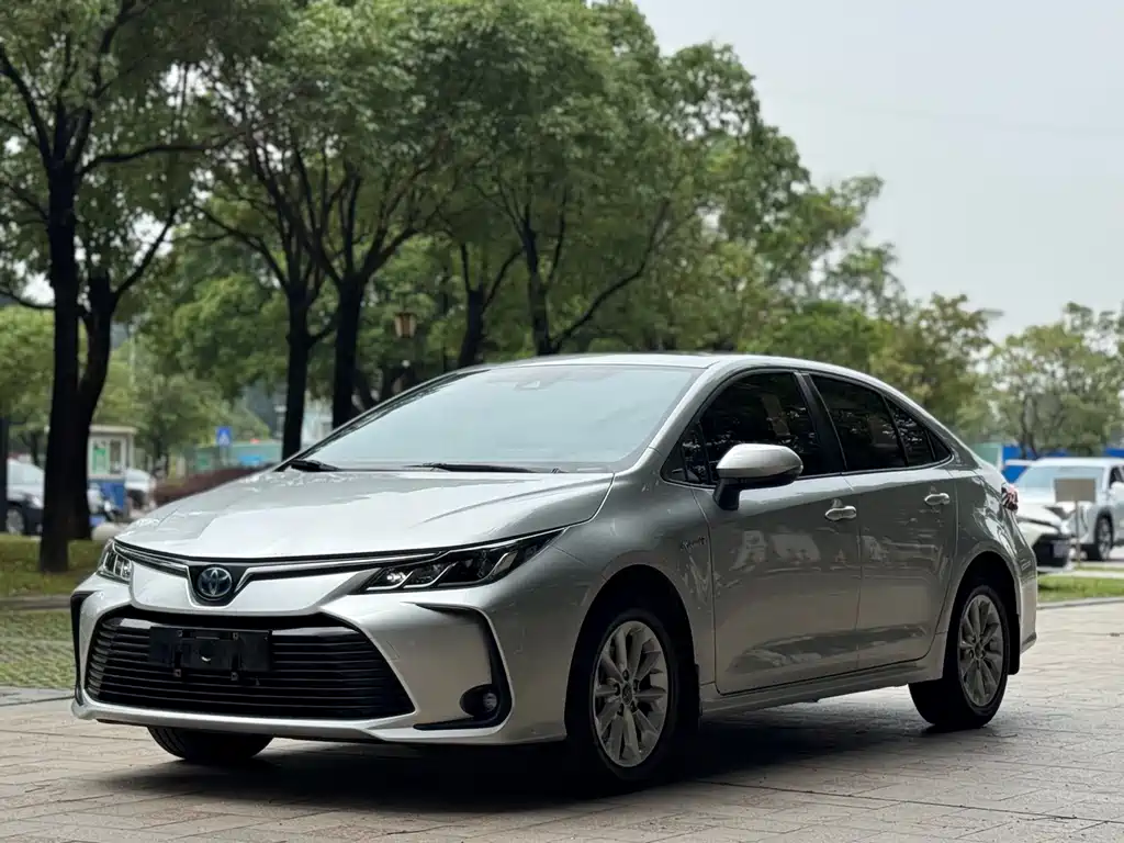 Toyota Corolla — фото 4