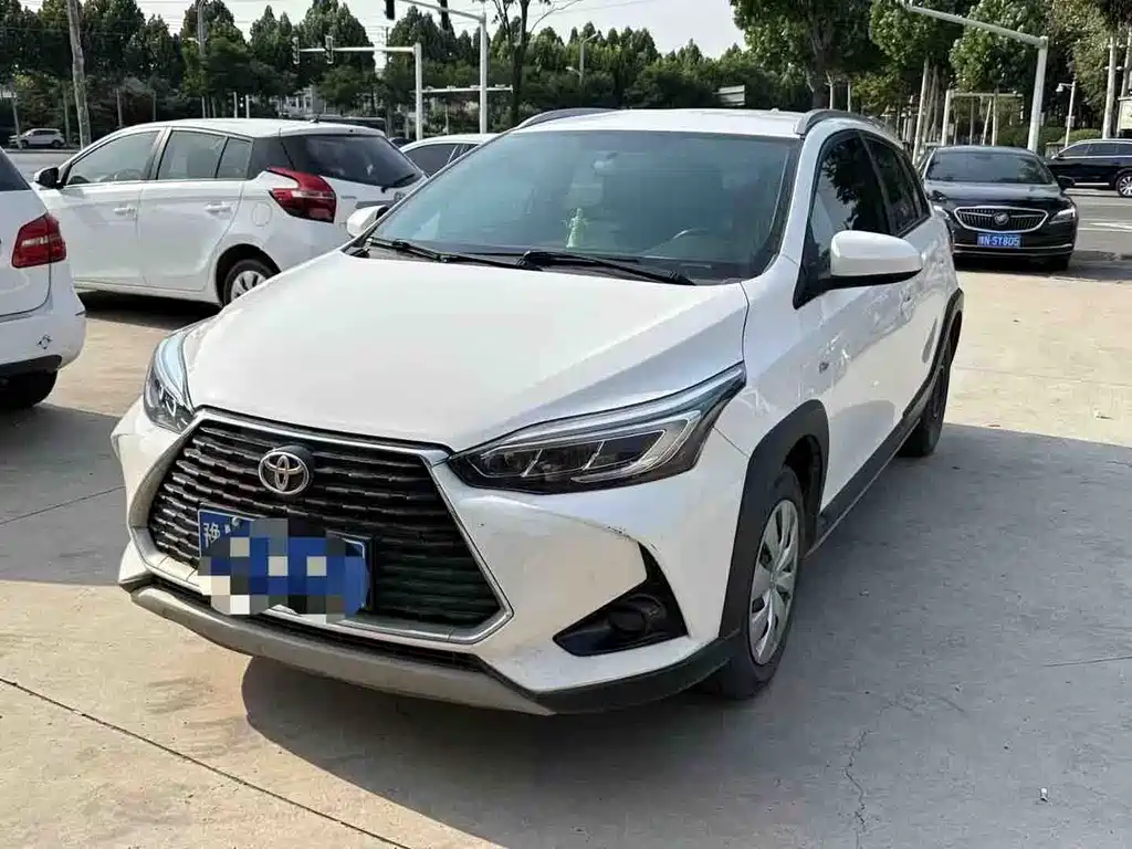 Toyota Yaris L — фото 2