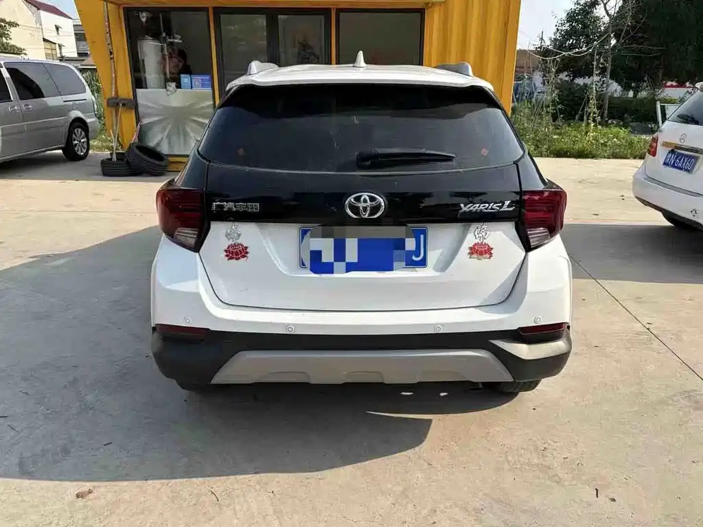 Toyota Yaris L — фото 3