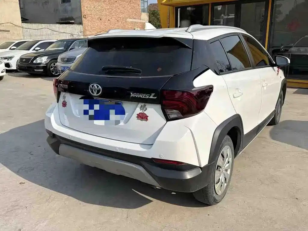 Toyota Yaris L — фото 4