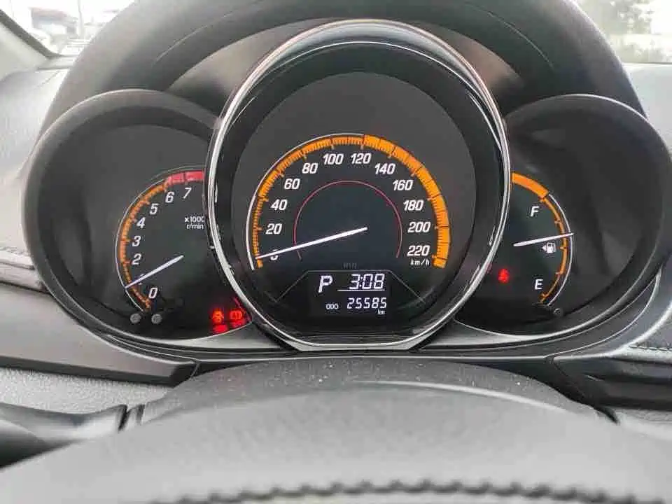Toyota Yaris L — фото 7