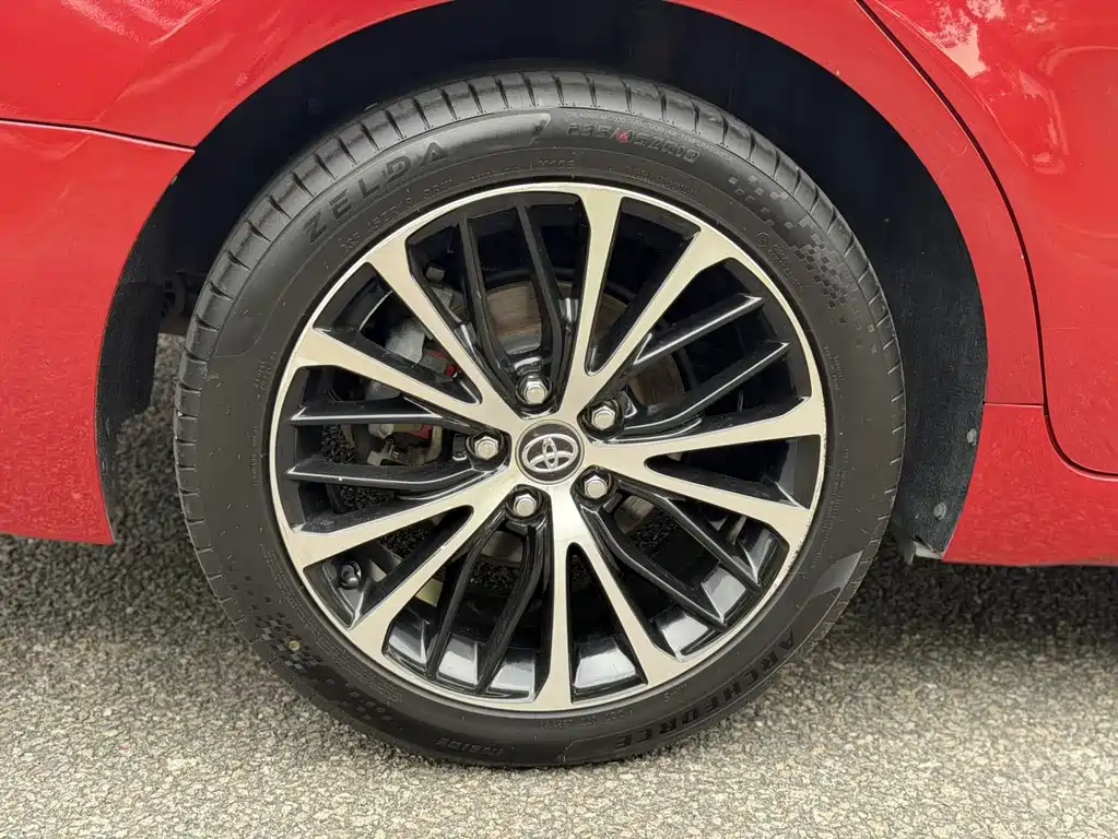 Toyota Camry — фото 8