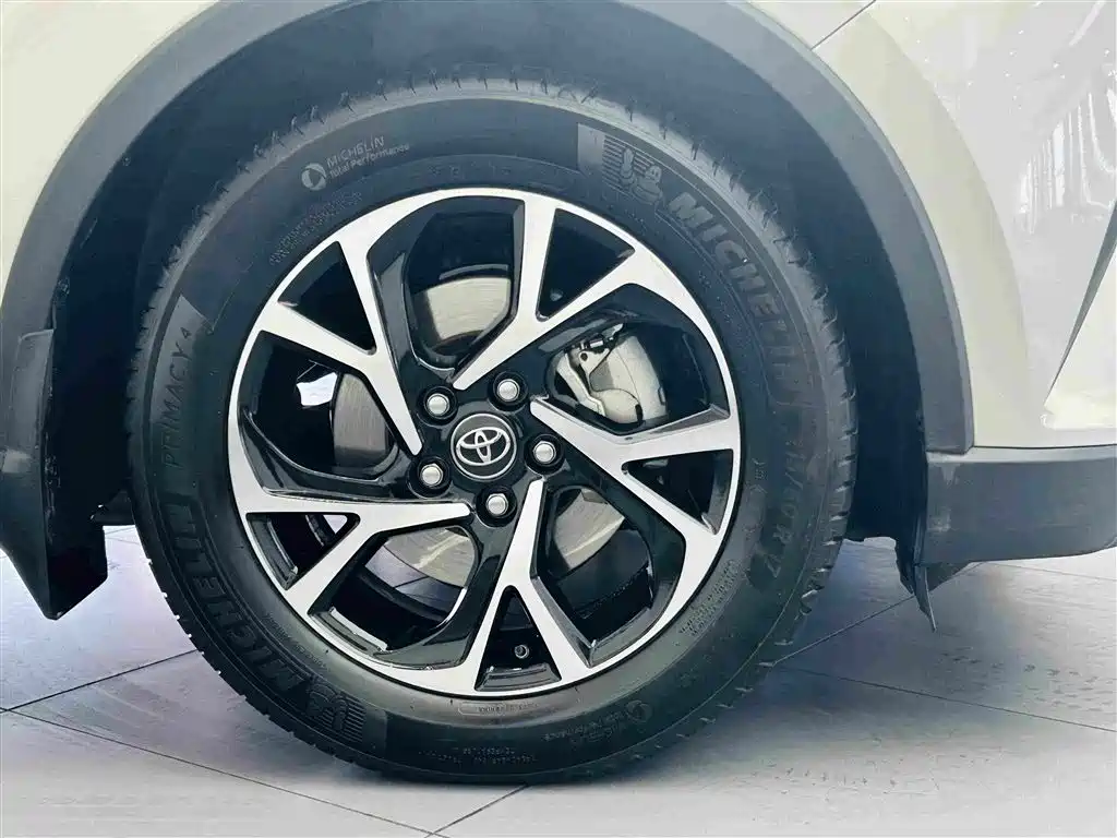 Toyota C-HR — фото 11