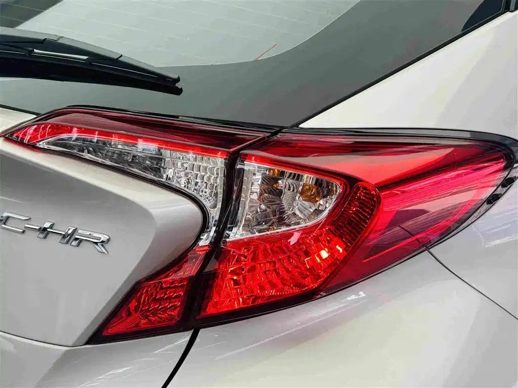 Toyota C-HR — фото 13