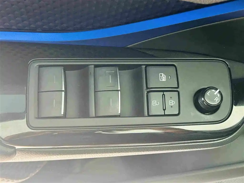 Toyota C-HR — фото 19