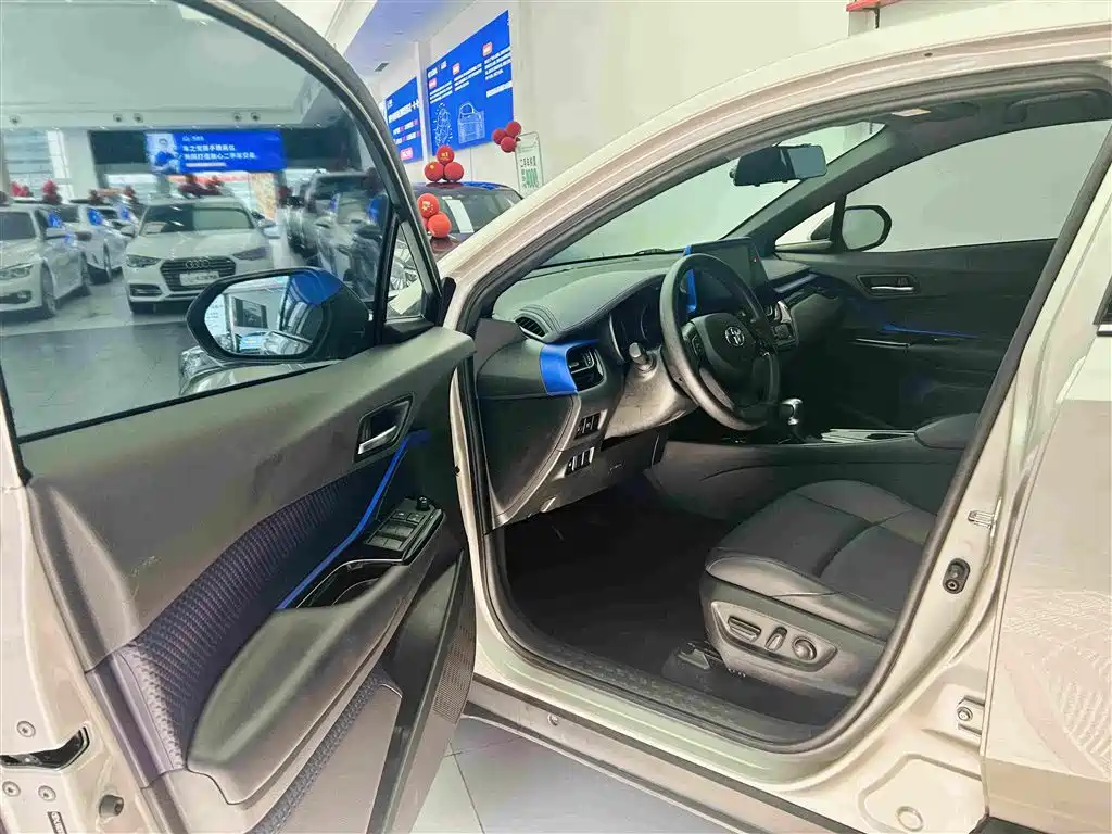 Toyota C-HR — фото 21