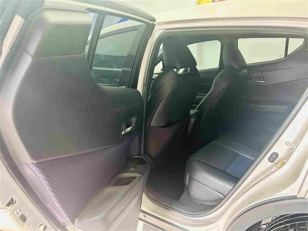 Toyota C-HR — фото 24