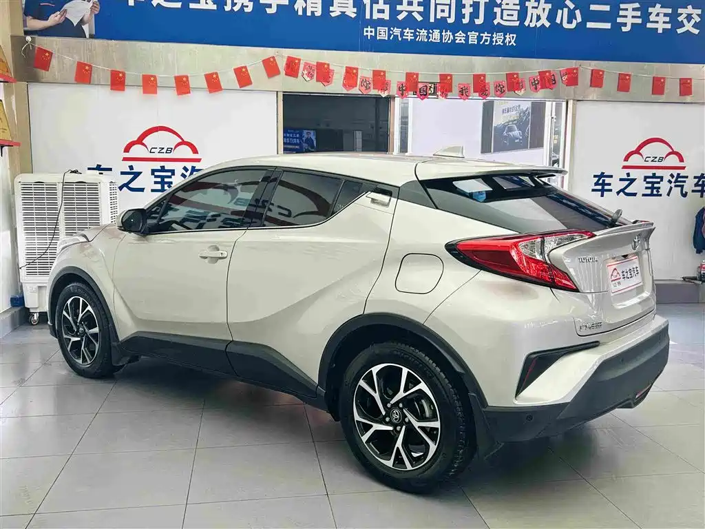 Toyota C-HR — фото 8