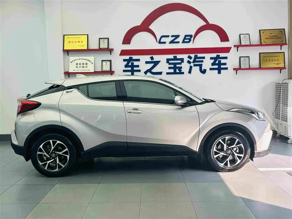 Toyota C-HR — фото 9