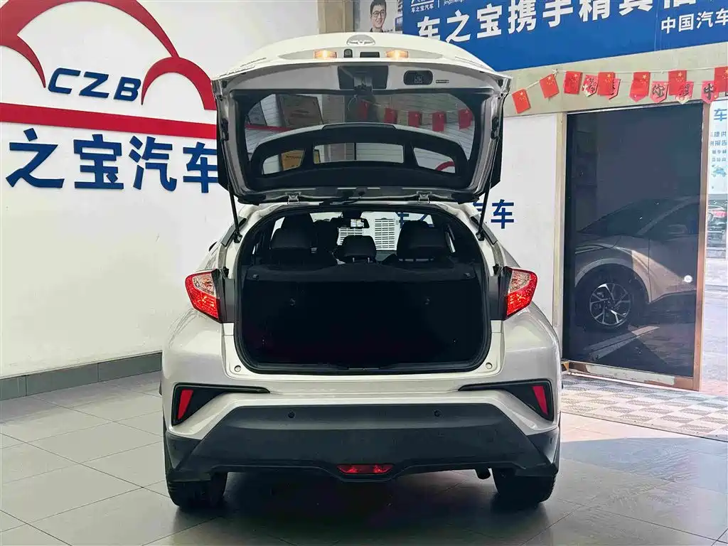 Toyota C-HR — фото 10