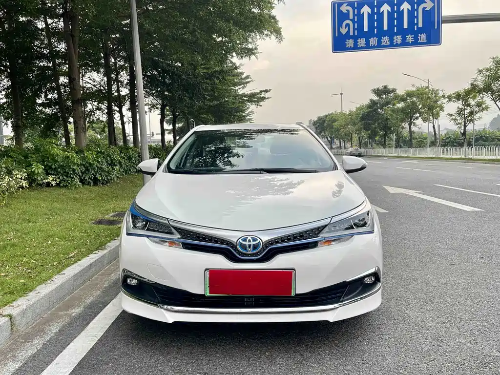 Toyota Corolla Hybrid — фото 2