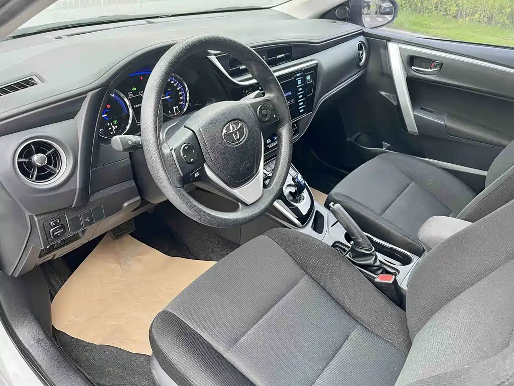 Toyota Corolla Hybrid — фото 11