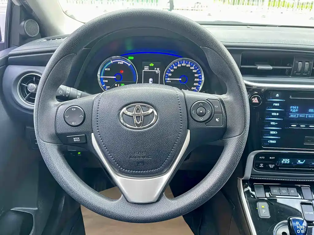 Toyota Corolla Hybrid — фото 14